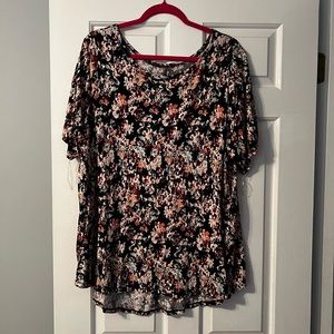 LIVI Fitted crew Tee